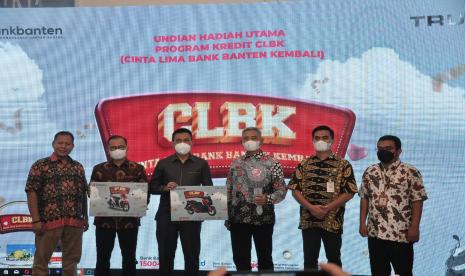 Bank Banten memberikan kesempatan kepada nasabah peminjam khususnya ASN yang berada di Wilayah Provinsi Banten untuk mendapatkan berbagai hadiah dan keuntungan melalui program Cinta Lima Bank Banten Kembali (CLBK).   Puncak dari gelaran ini digelar di Aula Badan Kepegawaian Daerah (BKD) Provinsi Banten. Pengundian hadiah utama berupa  lima unit Yamaha X-Max, 10 unit Yamaha Mio digelar pada Kamis (7/4). 