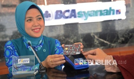 Bank BCA Syariah. PT Bank BCA Syariah (BCA Syariah) mencatat penyaluran pembiayaan tumbuh 19,6 persen sebesar Rp 7 triliun. Presiden Direktur BCA Syariah Yuli Melati Suryaningrum mengatakan, aktivitas perekonomian masyarakat yang kembali menggeliat turut mendorong sektor usaha untuk kembali berekspansi.