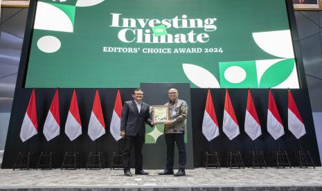 bank bjb berhasil meraih dua penghargaan prestisius dalam ajang Investing on Climate by Editor’s Choice Awards 2024 yang digelar di Main Hall Bursa Efek Indonesia, Jakarta, Rabu (4/12/2024).