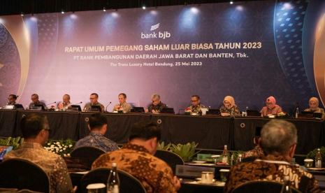 Bank bjb kamis (25/5) melaksanakan Rapat Umum Pemegang Saham Tahunan Luar Biasa (RUPSLB). Sesuai dengan keputusan RUPSLB, bank  bjb melakukan perubahan susunan Dewan Komisaris. Secara aklamasi, RUPSLB memberhentikan dengan hormat Muhadi selaku Komisaris bank bjb terhitung sejak ditutupnya RUPSLB.