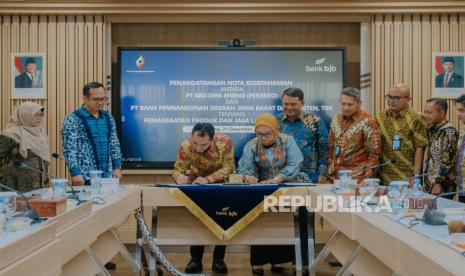 Bank bjb melakukan penandatanganan Nota Kesepahaman (Memorandum of Understanding/MoU) dengan PT Geo Dipa Energi (Persero), sebuah Badan Usaha Milik Negara (BUMN) yang bergerak di sektor eksplorasi dan pengembangan Pembangkit Listrik Tenaga Panas Bumi, terkait layanan perbankan.