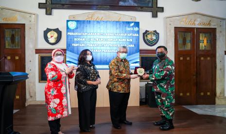 Bank bjb memperkuat jalinan kemitraan dengan pihak Komando Daerah Militer (Kodam) III Siliwangi. 