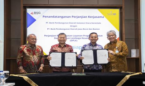 Bank bjb menandatangani Perjanjian Kerja Sama (PKS) Pemanfaatan Layanan Program Pensiun Melalui DPLK untuk Pegawai Bank Sulawesi Utara Gorontalo (Bank SulutGo).