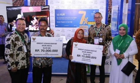 Bank BJB menyalurkan KUR 2019 di Pondok Pesantren Miftahul Huda, Kabupaten Tasikmalaya, Rabu (27/2).