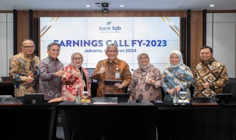 bank bjb senantiasa berkomitmen untuk terus mengakselerasi pertumbuhan bisnis di tengah masih adanya tantangan ekonomi. Mengutip pernyataan Bank Indonesia, prospek pertumbuhan ekonomi global diperkirakan lebih baik pada tahun 2024, meskipun ketidakpastian di pasar keuangan masih tinggi. 