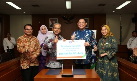 Bank BNI Syariah memberikan beasiswa kepada mahasiswa IPB dan meneken kerja sama pembayaran biaya pendidikan dengan IPB  melalui sistem Host to Host. 