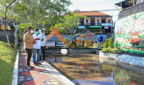 Bank BRI, berkomitmen untuk selalu memerhatikan dan mewujudkan penerapan nilai-nilai pembangunan berkelanjutan. Salah satu caranya yakni melalui pelaksanaan program BRI Peduli, yang alokasi dananya selalu meningkat dari tahun ketahun.