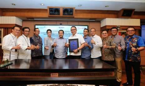 Bank BRI resmi menjalin kerja sama strategis dengan Garuda Indonesia melalui penandatanganan perjanjian pengelolaan fasilitas dana maintenance reserve berupa Standby Letter of Credit (SBLC), nota kesepahaman Penyediaan Layanan Digital Acquiring, dan kerja sama BRI Corporate Card.