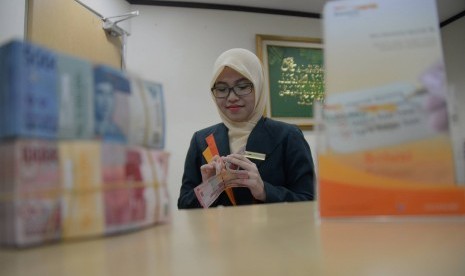   -PT Bank Danamon Indonesia Tbk mencatat restrukturisasi kredit terdampak Covid-19 sebesar Rp 5 triliun. Adapun restrukturisasi kredit emiten bersandi BDMN tersisa Rp5,1 triliun pada Desember 2021 dari sebelumnya Rp 13,5 triliun pada posisi 2020.   Bank Danamon