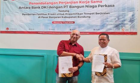 Bank DKI dan PT Bangun Niaga Perkasa menjalin kerja sama dukungan finansial untuk kepemilikan tempat berjualan bagi pedagang di Pasar Sehat Banjaran, Kabupaten Bandung.