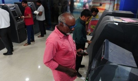 Bank India telah mengeluarkan hampir 700 juta kartu debit