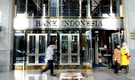 A man passes in front of Bank Indonesia. The Indonesian central bank increases the interest rate of deposit facility or fasbi rate from 4 percent to 4.25 percent. (illustration)