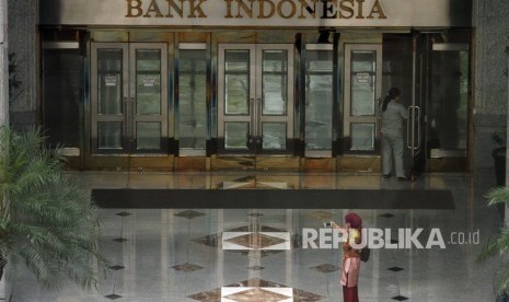 Bank Indonesia Solo menyerahkan bantuan hand sanitizer dan APD. Foto ilustrasi gedung Bank Indonesia.