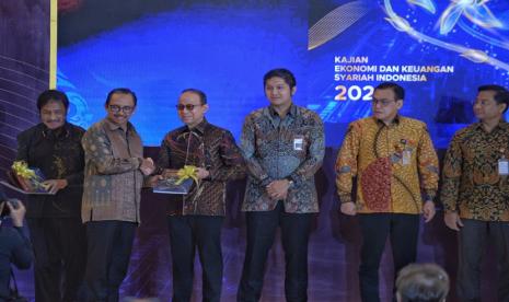 Bank Indonesia (BI) resmi meluncurkan Kajian Ekonomi dan Keuangan Syariah Indonesia (KEKSI) 2023. Peluncuran kajian ini dirangkaikan dengan Sharia Economic and Financial Outlook (SheFO) 2024. 