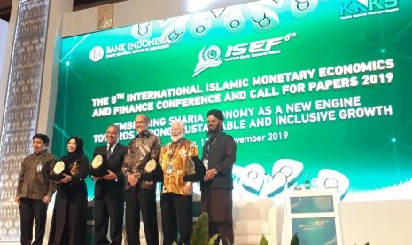 Bank Indonesia dan Komite Nasional Keuangan Syariah (KNKS) menggelar The 5th International Islamic Monetary Economics and Finance Conference (IIMEFC) 2019 dalam Islamic Sharia Economic Festival (ISEF) di Jakarta Convention Center, Senayan, Jakarta, Selasa (12/11). 