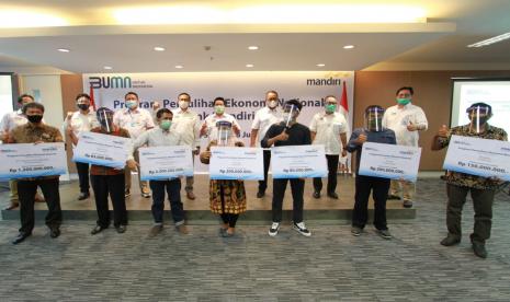 Bank Mandiri berkomitmen untuk mengoptimalkan dana penempatan pemerintah untuk Pemulihan Ekonomi Nasional (PEN) dari dampak pandemi covid-19. Untuk itu, Bank Mandiri telah menyiapkan rencana penyaluran kredit (pipeline) secara sektoral dengan fokus pada usaha-usaha yang mendukung penyerapan tenaga kerja dan ketahanan pangan.