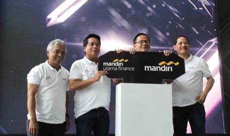 Bank Mandiri bersama Mandiri Utama Finance meluncurkan program Mandiri Kredit Motor yang memudahkan masyarakat memiliki kendaraan bermotor roda dua dengan biaya murah.