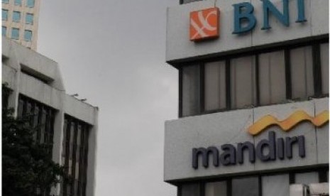 Bank Mandiri dan BNI merupakan bank milik pemerintah. 