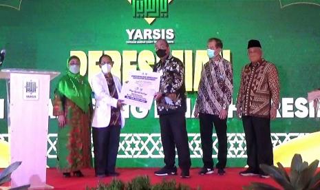 Bank Mega Syariah turut memberikan dukungan untuk pengembangan layanan Rumah Sakit Islam (RSI) Nyai Ageng Pinatih Gresik, yang sebelumnya merupakan Rumah Sakit Ibu dan Anak kemudian bertransformasi menjadi Rumah Sakit Umum tipe C. Sehingga cakupan layanan yang diberikan rumah sakit menjadi lebih luas. 