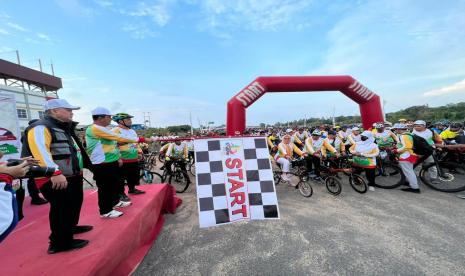 Bank Riau Kepri (BRK) Syariah melaksanakan kegiatan funbike dan tasyakuran peresmian BRK Syariah di Kepulauan Riau.