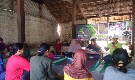 Bank Sampah Josari Asri (BSJA) di Kampung Josari, Desa Tridadi, Kecamatan Sleman, Kabupaten Sleman, DIY, yang baru saja diresmikan masyarakat Kampung Josari bersama ACR-MRI DIY, Senin (3/6). ACT