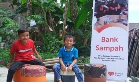 Bank Sampah Juara binaan Rumah Zakat kembali hadir di tengah masyarakat Desa Suka Maju dalam kegiatan sosialisasi lingkungan yang mengangkat tema Peran Bank Sampah di desa dalam menjaga lingkungan dan mengolah sampah menjad produktif.