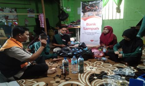 Bank Sampah Juara binaan Rumah Zakat yang ada di Desa Suka Maju KecamatanTanjung Tiram Kabupaten Batu Bara terus berkomitmen dalam pengelolaan sampah. Hal ini tentunya juga merupakan jembatan kepada pemerintah untuk memberikan edukasi serta kesadaran masyarakat terhadap sampah dan menjaga lingkungan.