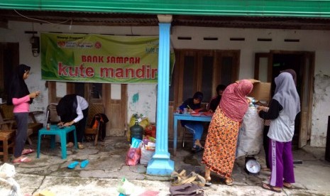  Bank Sampah RZ Sarana Kampanye Peduli Lingkungan 