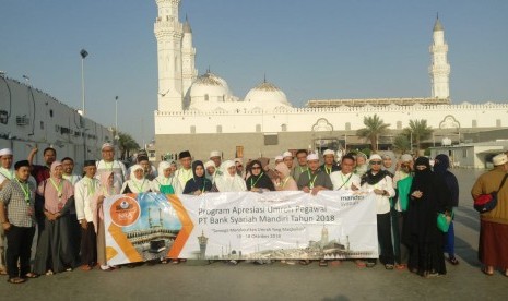 Bank Syariah Mandiri (BSM) menggelar program reward karyawan berupa umrah gratis, bekerja sama dengan NRA Group.