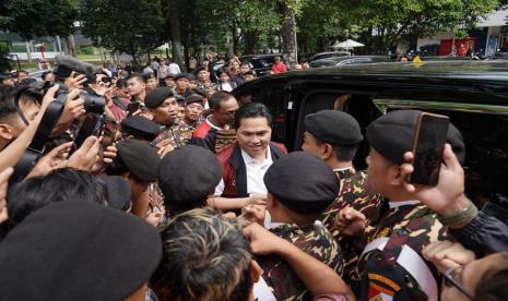 Banser sambut Erick Thohir usai parade kemenangan Timnas U-22.