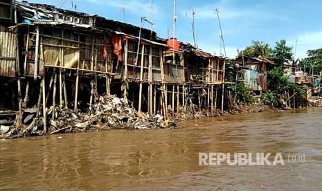 Bantaran di Bukit Duri yang belum dinormalisasi