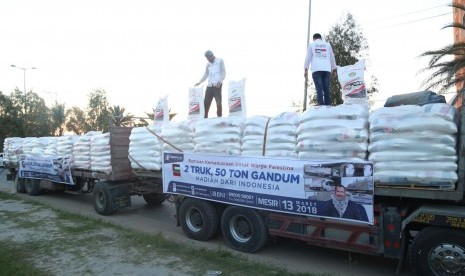 Bantuan 50 ton gandum dari masyarakat Indonesia yang tiba di Gaza, Palestina, Selasa (13/3).