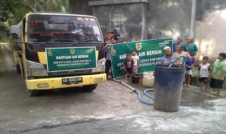 Bantuan air bersih dari Laznas BSM untuk warga miskin di Klaten