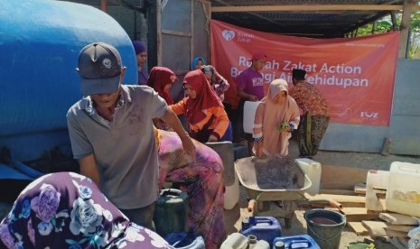 Bantuan air bersih Rumah Zakat