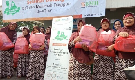 Bantuan BMH kepada Muslimah (janda) tangguh.