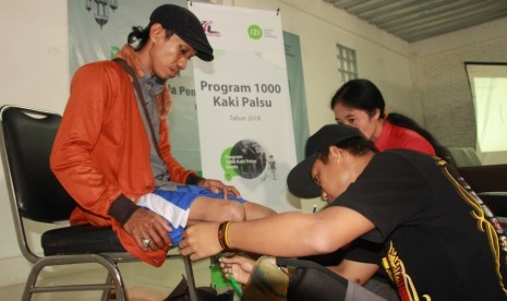 Bantuan kaki palsu IZI