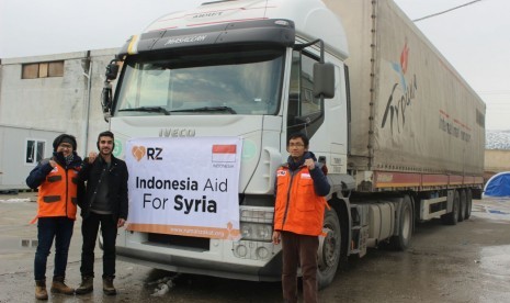 Bantuan kemanusiaan RZ untuk Suriah tiba di Kilis, sebuah kota perbatasan antara Turki-Suriah, Jum'ah (23/12).