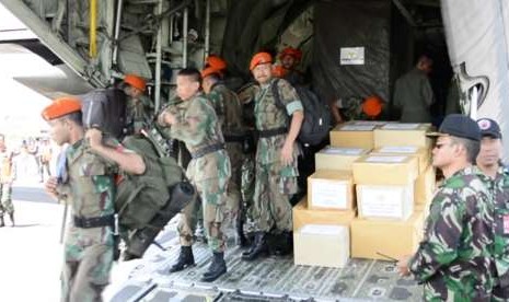 Bantuan logistik dari TNI Angkatan Udara (AU) tiba di Lanud TGKH Zainudin Abdul Madjid (ZAM), Mataram, NTB pada Kamis (9/8).