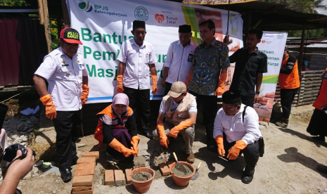 Bantuan pembangunan Huntara untuk korban gempa Sulteng.