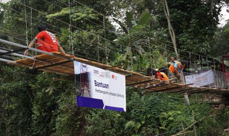 Bantuan pembangunan jembatan gantung dari Ovo untuk warga Lebak sudah selesai.