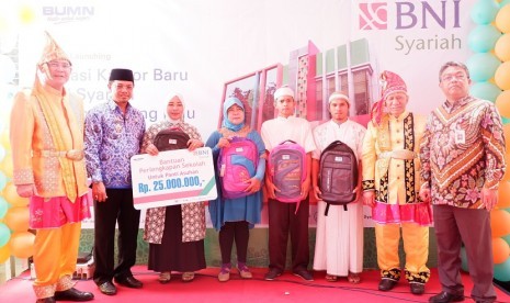 Bantuan pendidikan BNI Syariah.