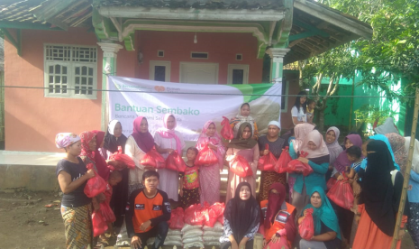 Bantuan Sembako. Bersamakami.com menggandeng Rumah Zakat menyalurkan bantuan untuk warga di wilayah Pandeglang, Banten.