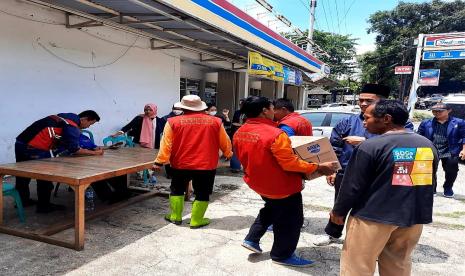 Bantuan untuk korban bencana Kabupaten Cianjur terus mengalir salah satunya dari Aqua, Selasa (22/11/2022)