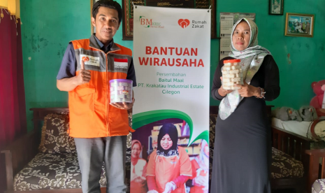 Bantuan Wirausaha Baitul MaaL KIEC dan Rumah Zakat Cilegon Dampingi UKM dalam Program Senyum.