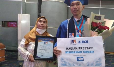 Banyak di antara wisudawan dah wisudawati yang sukses menyandang gelar cumlaude karena kuliah sambil bekerja, salah satunya Toufan Marifan Nazmudin, wisudawan Kampus Digital Bisnis Universitas Nusa Mandiri (UNM), Fakultas Teknologi Informasi, Program Studi (Prodi) Informatika.