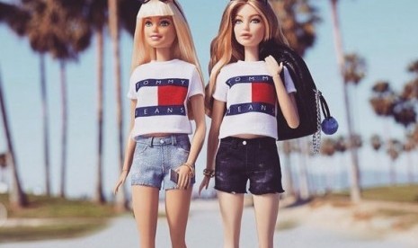 Barbie Gigi Hadid (kanan).