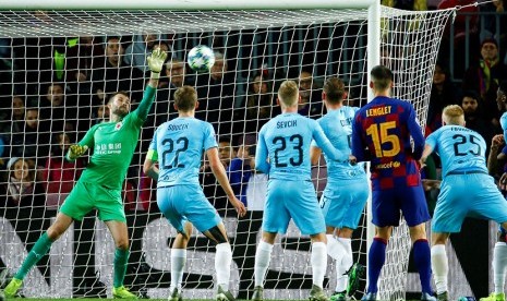 Barcelona ditahan imbang Slavia Praha di Camp Nou, Rabu (6/11) dini hari WIB.