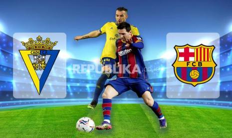 Striker Barcelona Lionel Messi (depan) Vs striker Cadiz Alvaro Negredo.