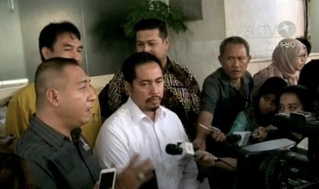 Bareskrim Polri menetapkan dua anggota DPRD DKI Jakarta Fahmi Zulfikar dan M Firmansyah sebagai tersengka dugaan korupsi kasus pengadaan alat listrik cadangan atau UPS. 