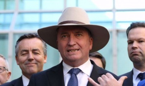 Barnaby Joyce tak bisa mengangkat telepon, setidaknya jika Mathias Cormann yang menelepon.